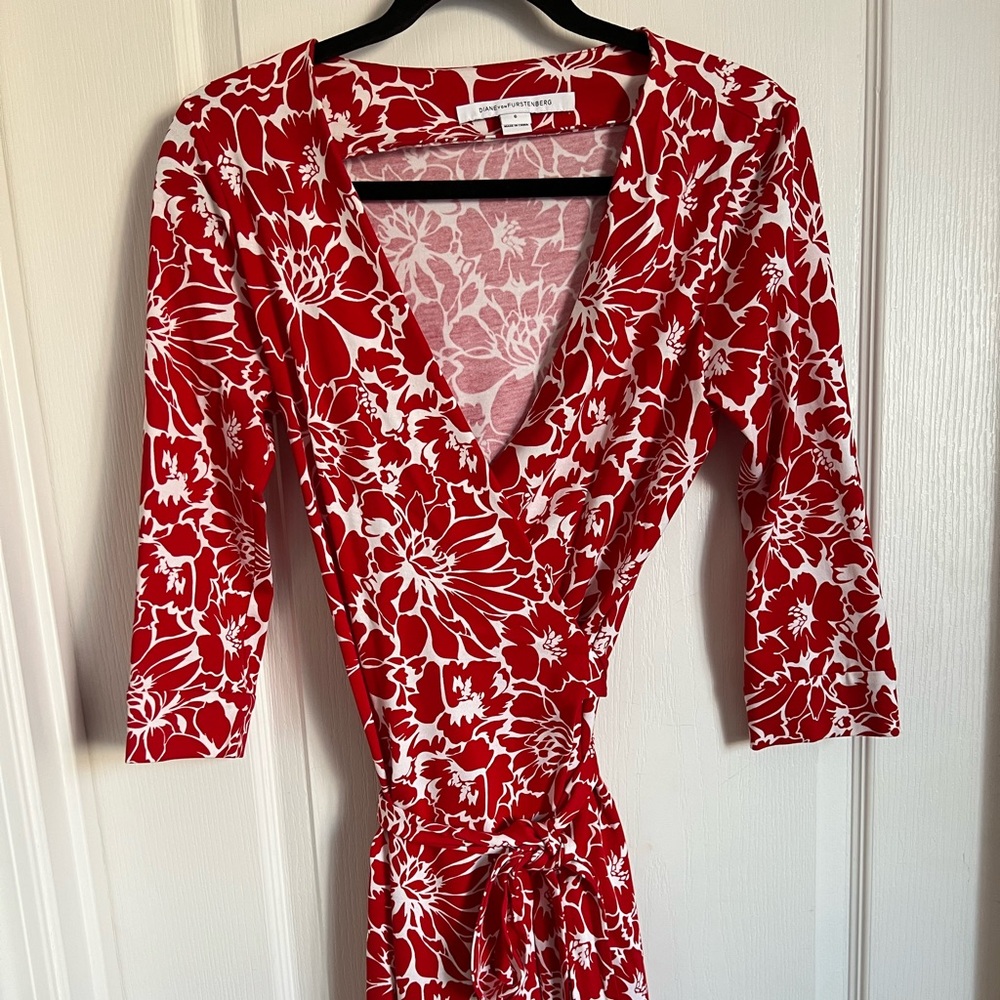 Diane Von Furstenberg Red & White Floral New Julian Two Wrap Dress Size 6